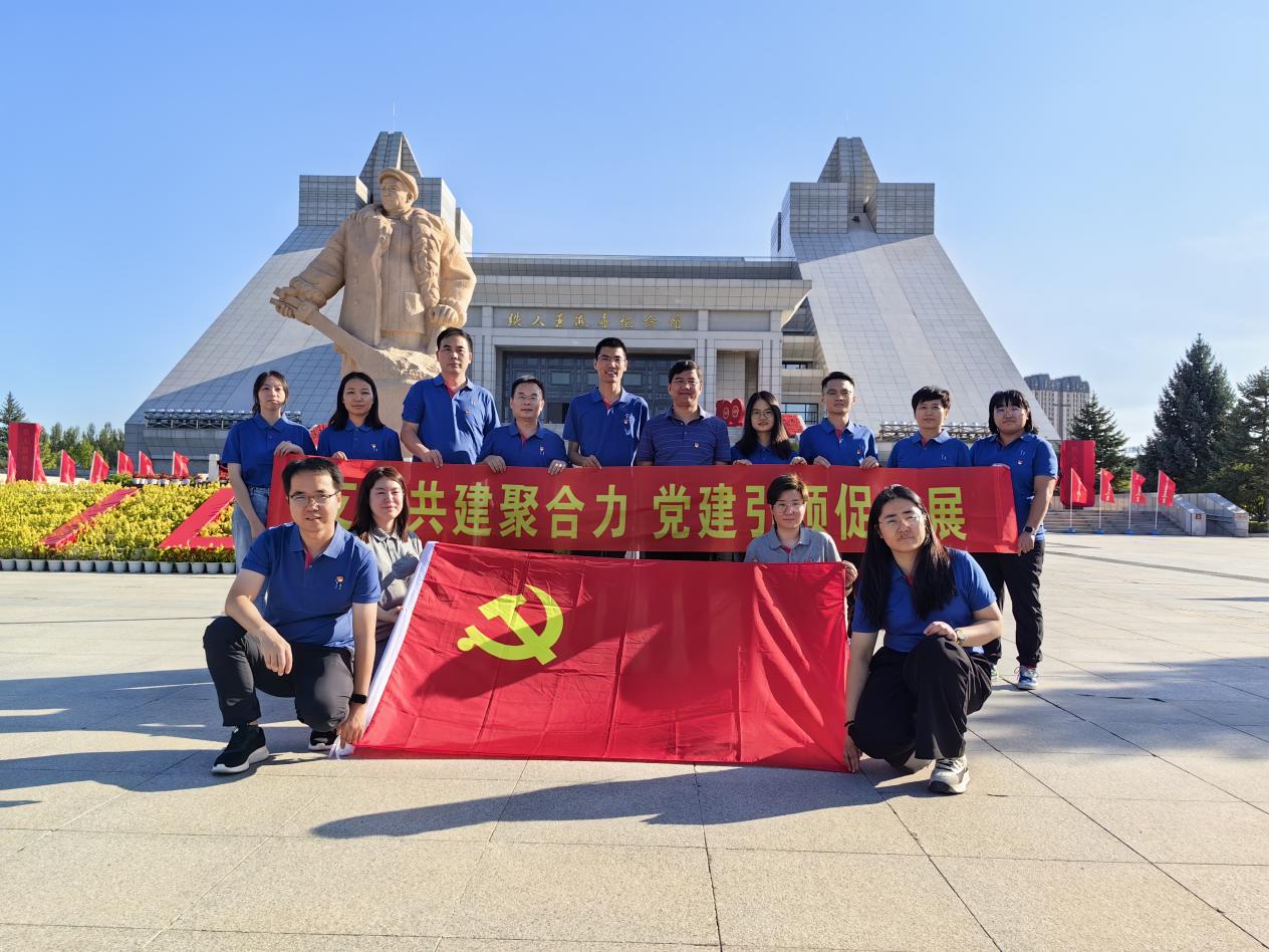 動物用生物制品國家工程研究中心、哈獸研禽免疫抑制病創(chuàng)新團隊、福建圣農(nóng)集團圣澤生物及福建圣農(nóng)集團技術(shù)中心黨支部共建活動